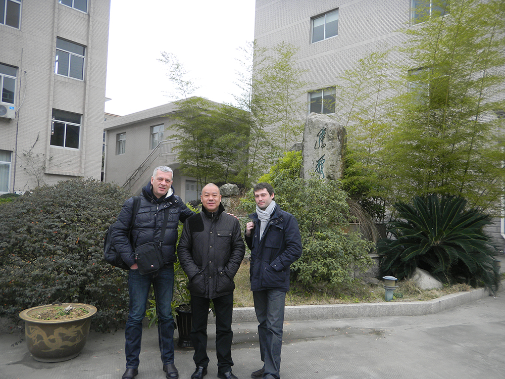 In 2009, Italian V2 customers came to visit our company